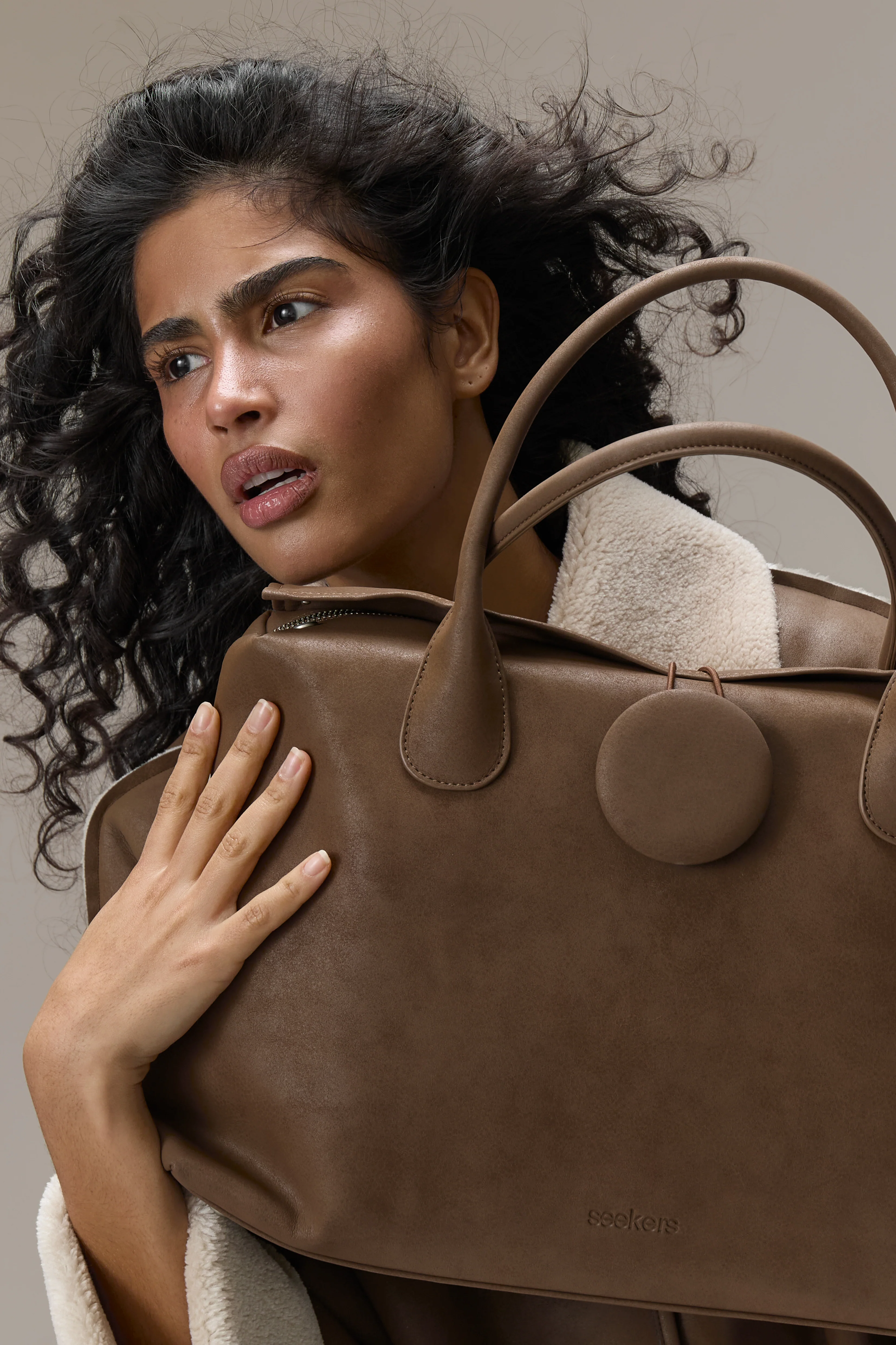 Tully Button Carryall Bag in Brown Bear - Image 3