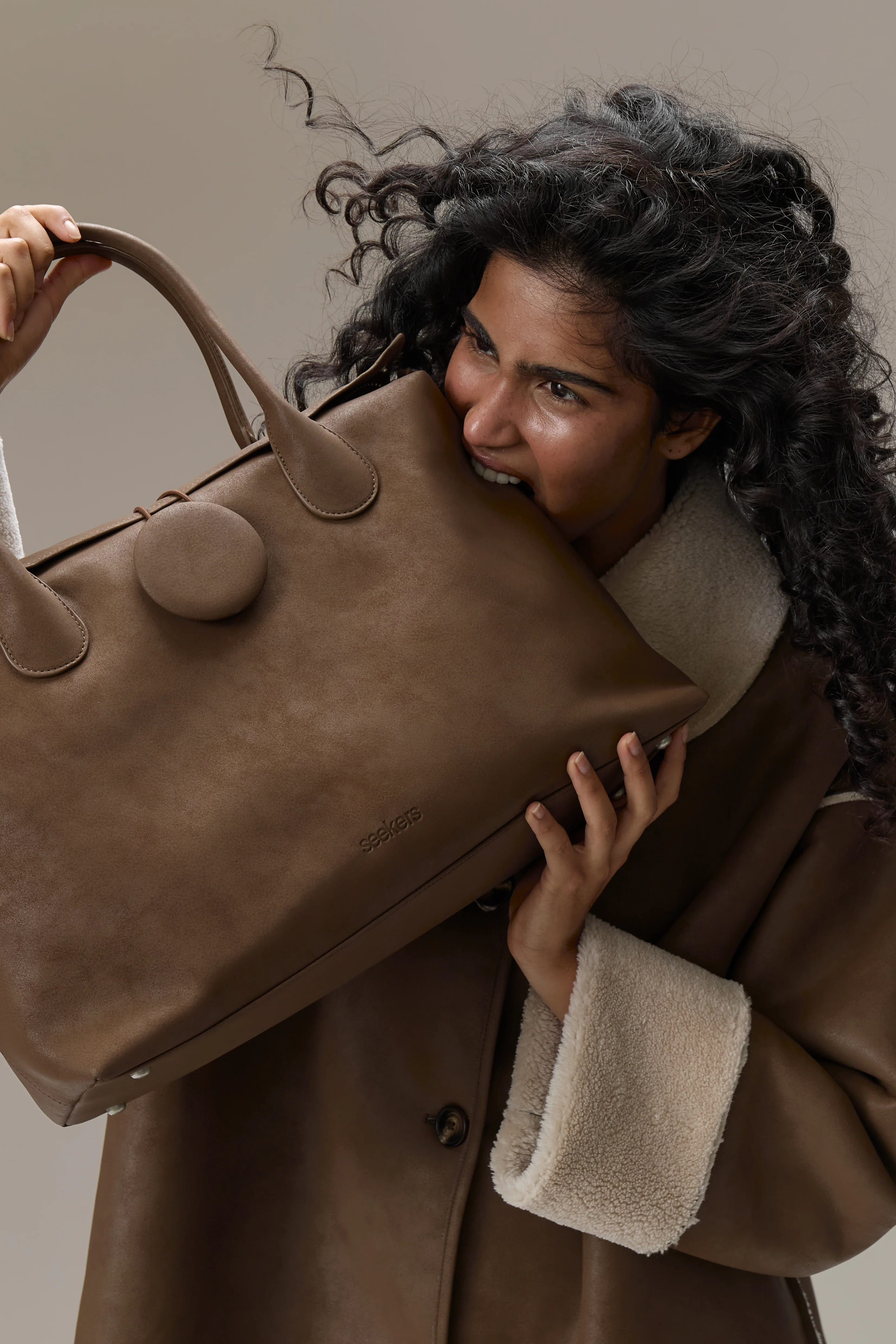 Tully Button Carryall Bag in Brown Bear - Image 5