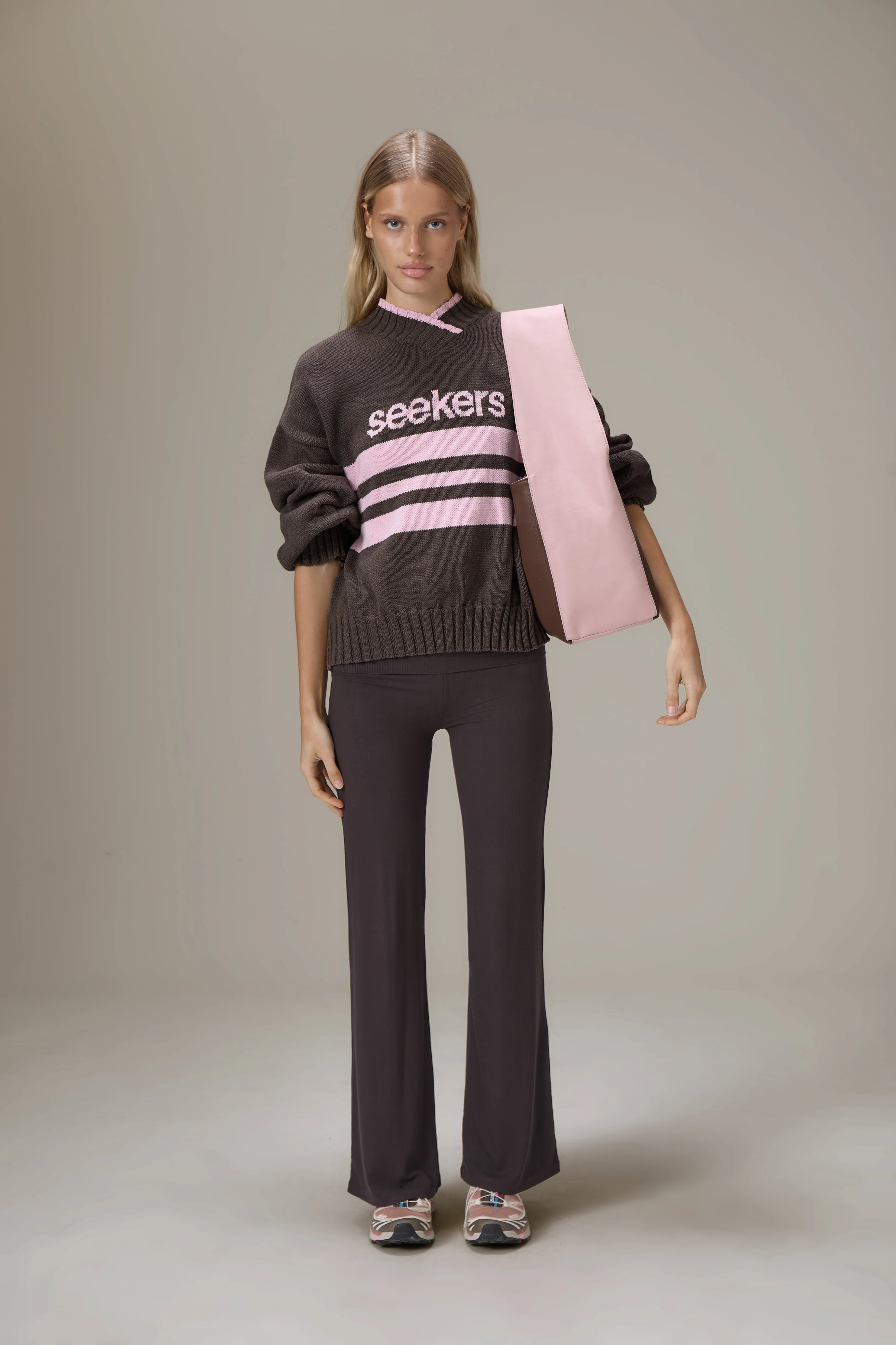 Brandy Slouchy Shoulder Bag in Contrast Pink - Image 3