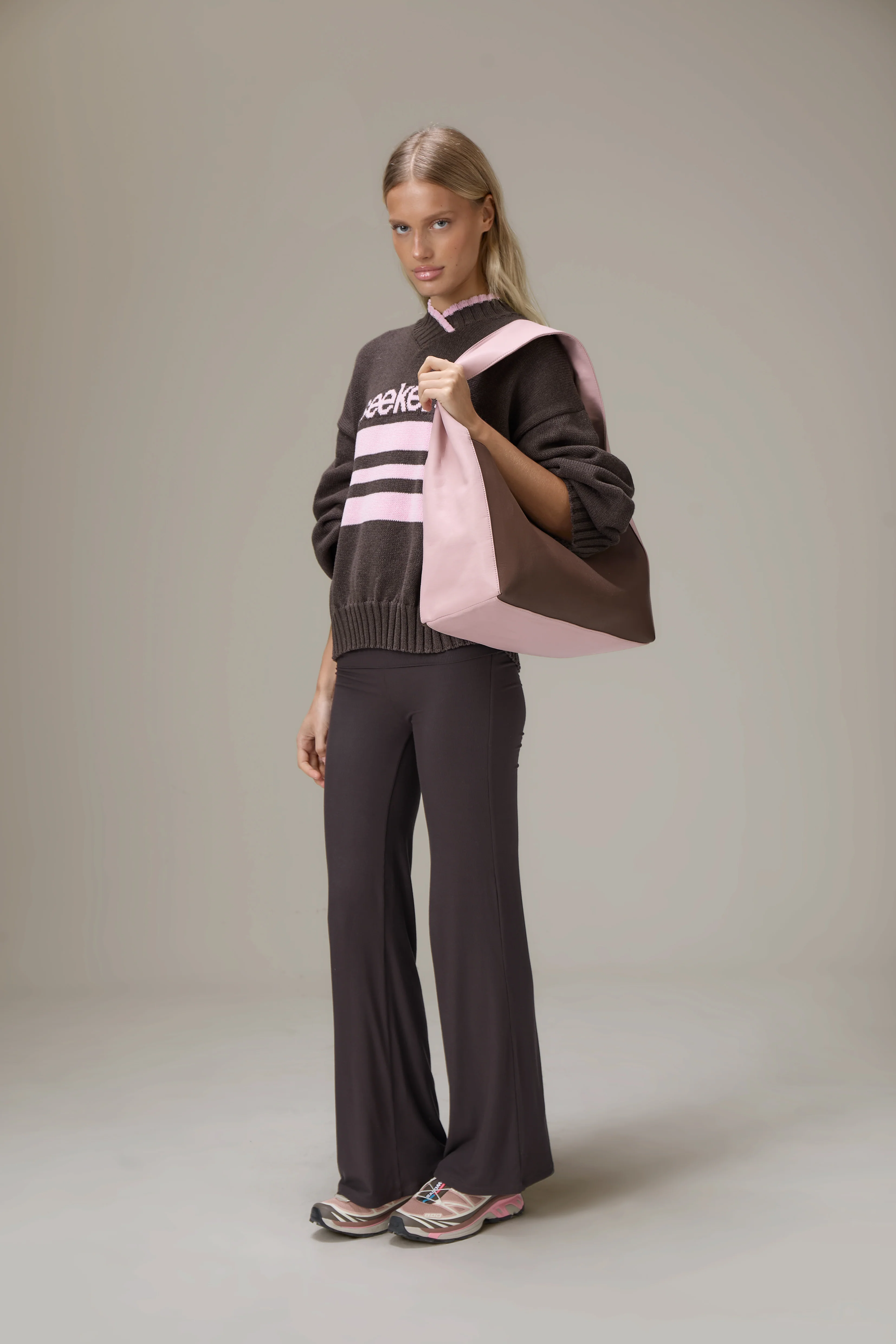 Brandy Slouchy Shoulder Bag in Contrast Pink - Image 5